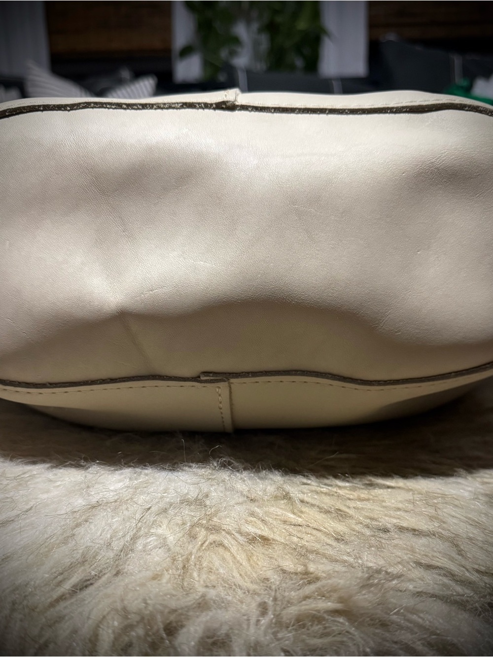 Portland Leather Large Bone Devan Bucket Tote Bag with Lily Tassel - Picture 3 of 3